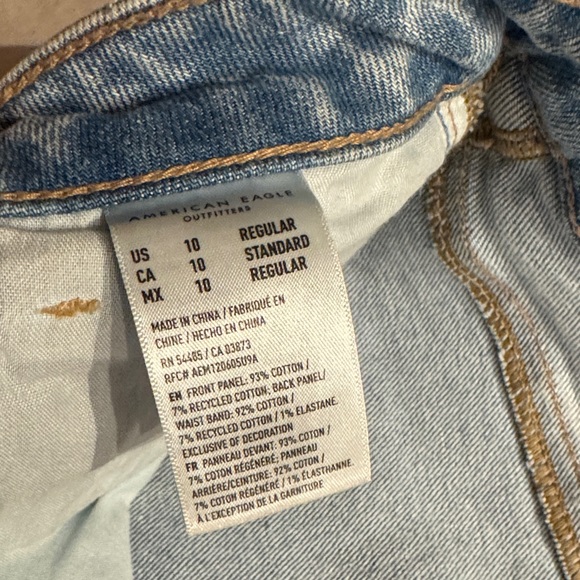 American Eagle Outfitters Light Blue Mom Jeans - Picture 4 of 4